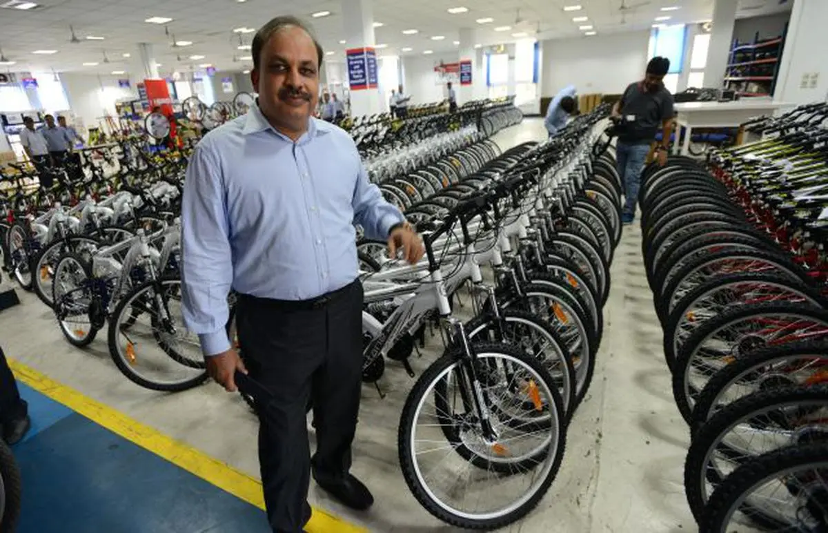 Nearby hero cycle discount showroom